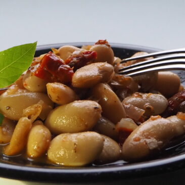 Veganes italienisches weiße Bohnen-Antipasti