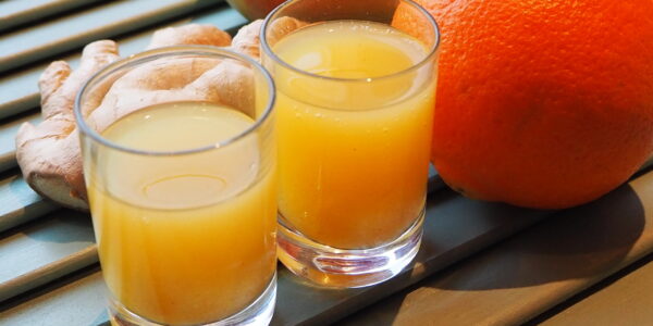 Vegisto's Orangen-Apfel-Ingwer-Shot